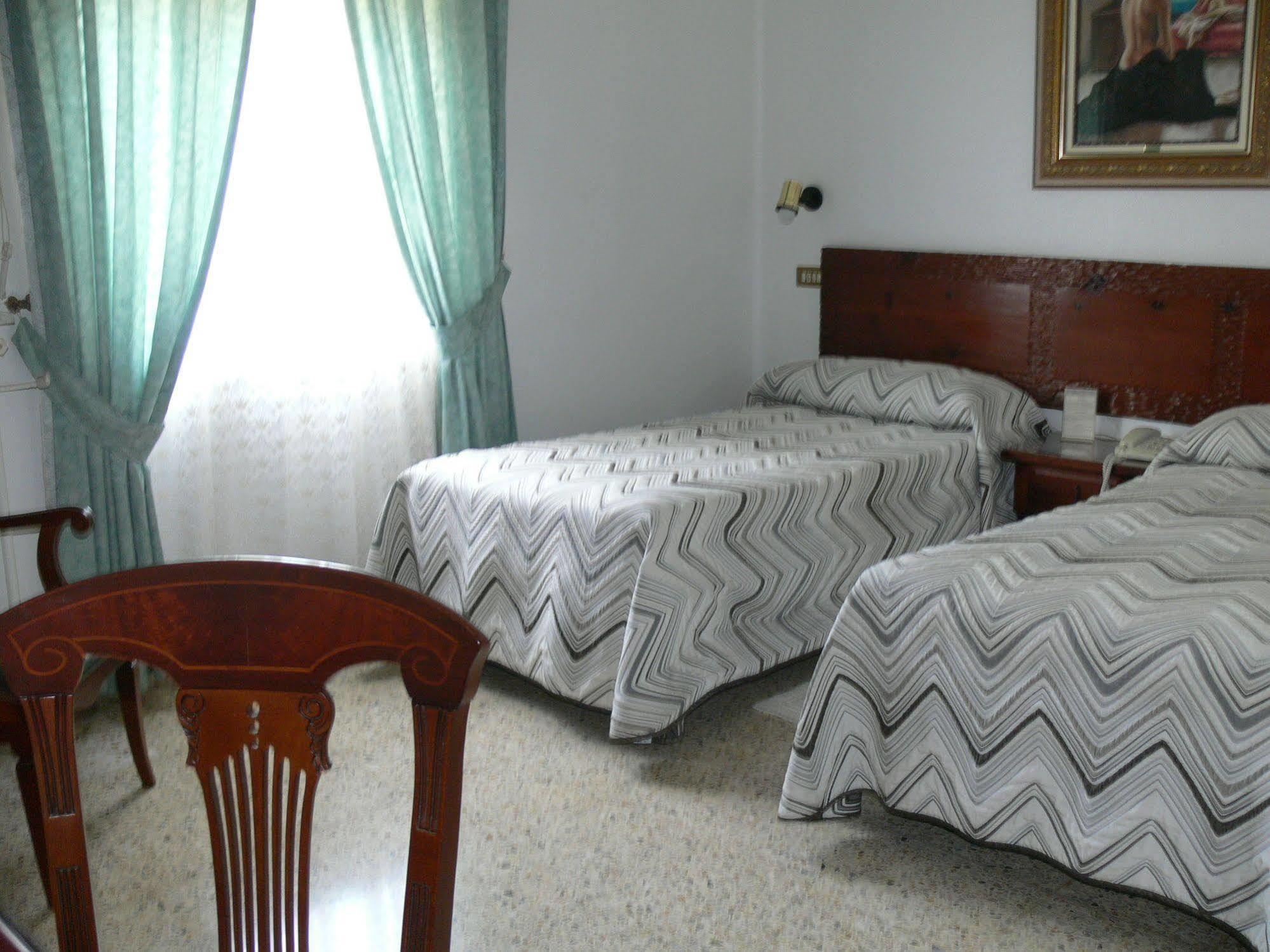 Hotel Nico Medinaceli Esterno foto