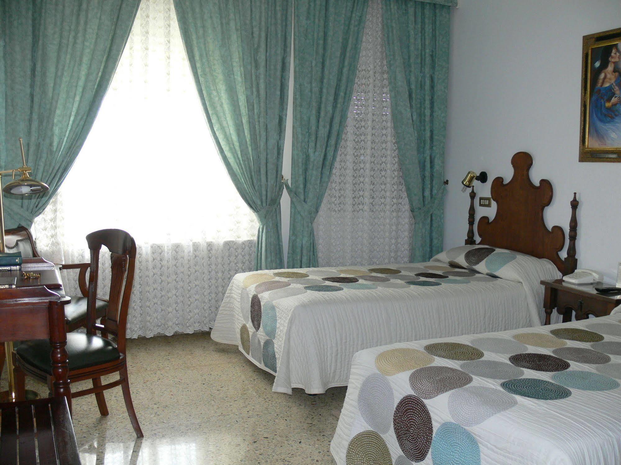 Hotel Nico Medinaceli Esterno foto